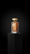 Eau de Parfum con acento dorado